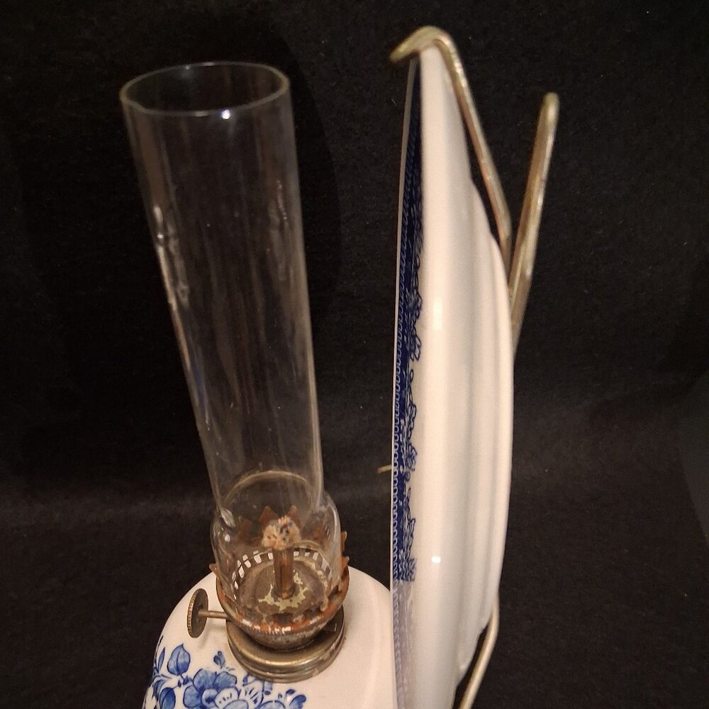 Vint'g 1955-68 Blue & White Japan Porcelain Oil Lamp w/Chimney & Matching Plate - Picture 4 of 13